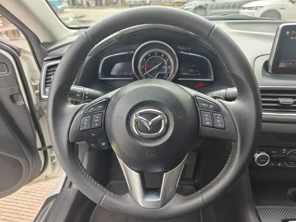 Mazda 3 Axela 2015 — фото 9