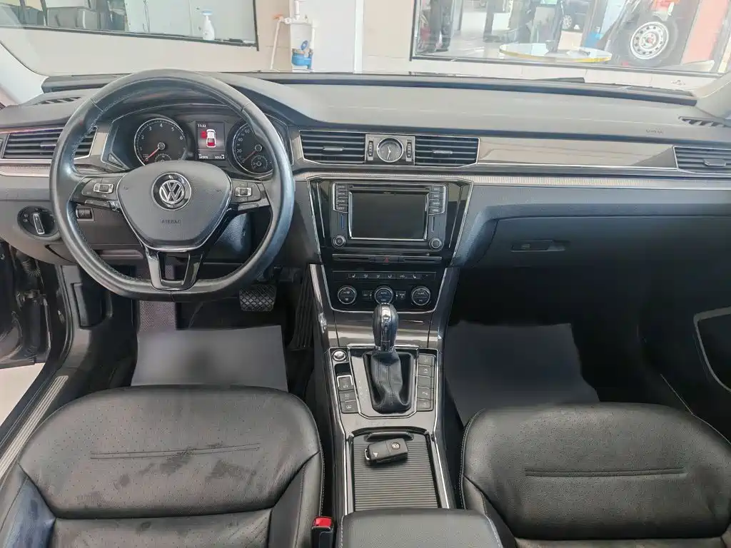 Volkswagen Passat 2017 — фото 13