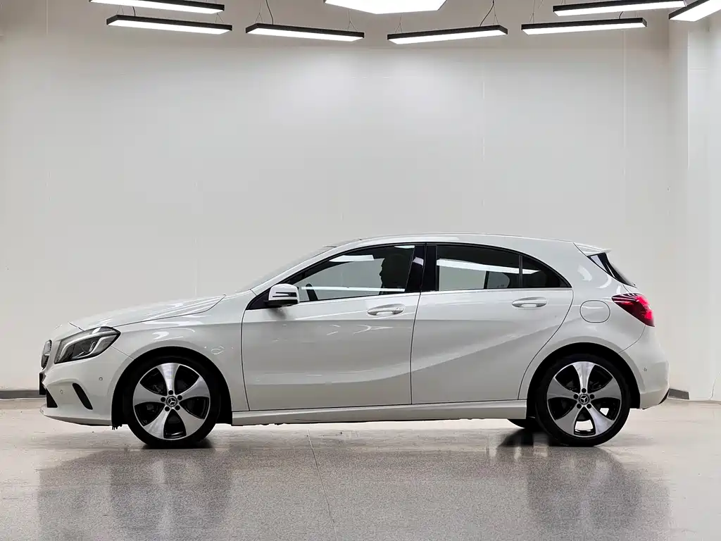 Mercedes-Benz A-Class 2017 — фото 24