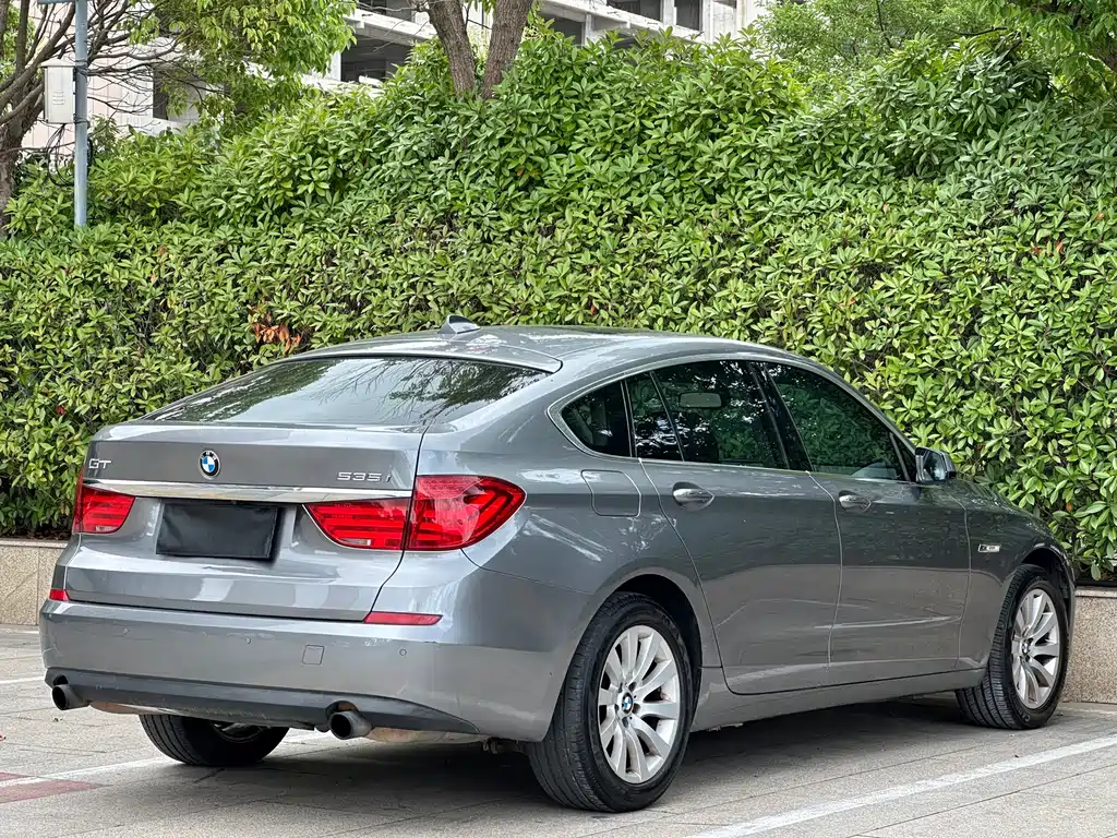 BMW 5 Series GT 2011