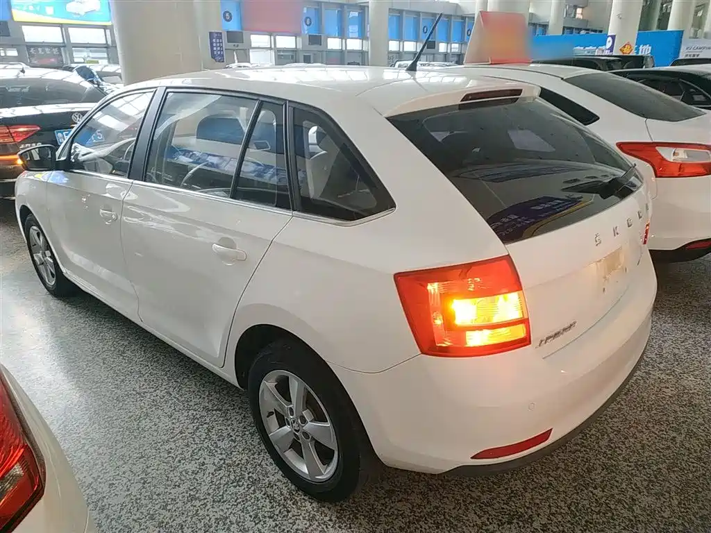 Skoda Rapid Spaceback 2019 — фото 23
