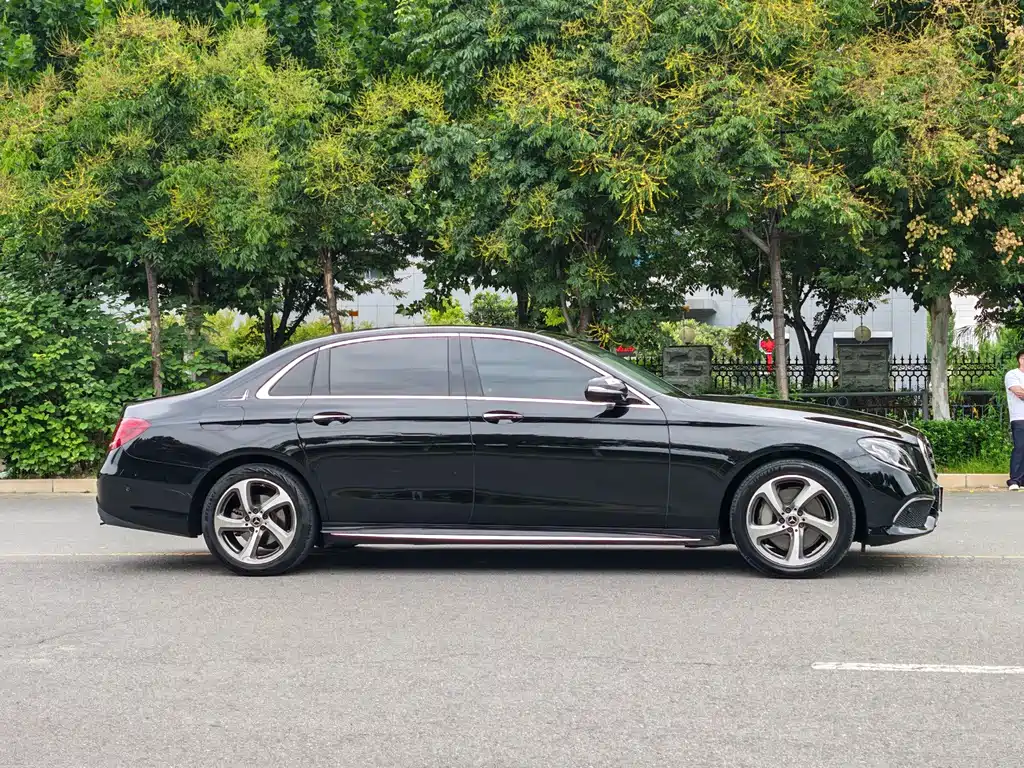Mercedes-Benz E-Class 2019 — фото 11
