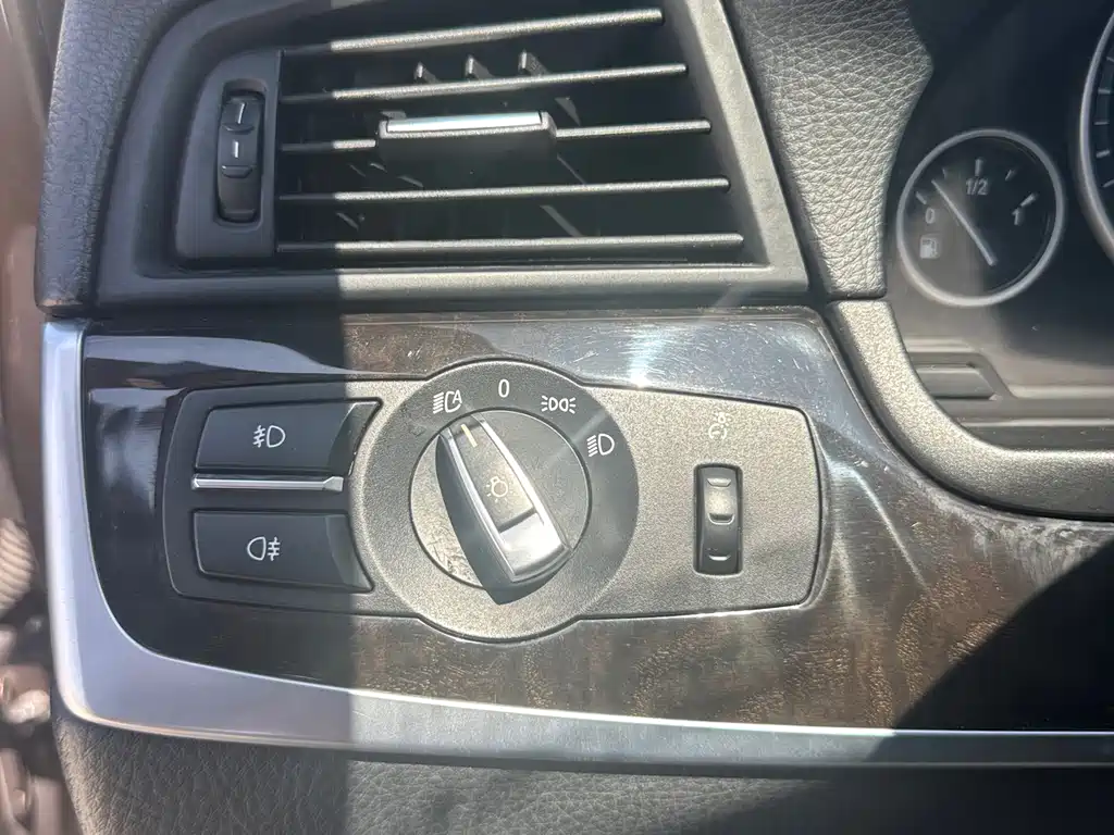 BMW 5 Series 2012 — фото 19