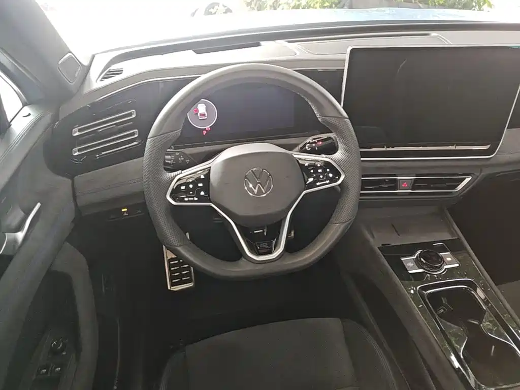 Volkswagen Tiguan L 2024 — фото 17