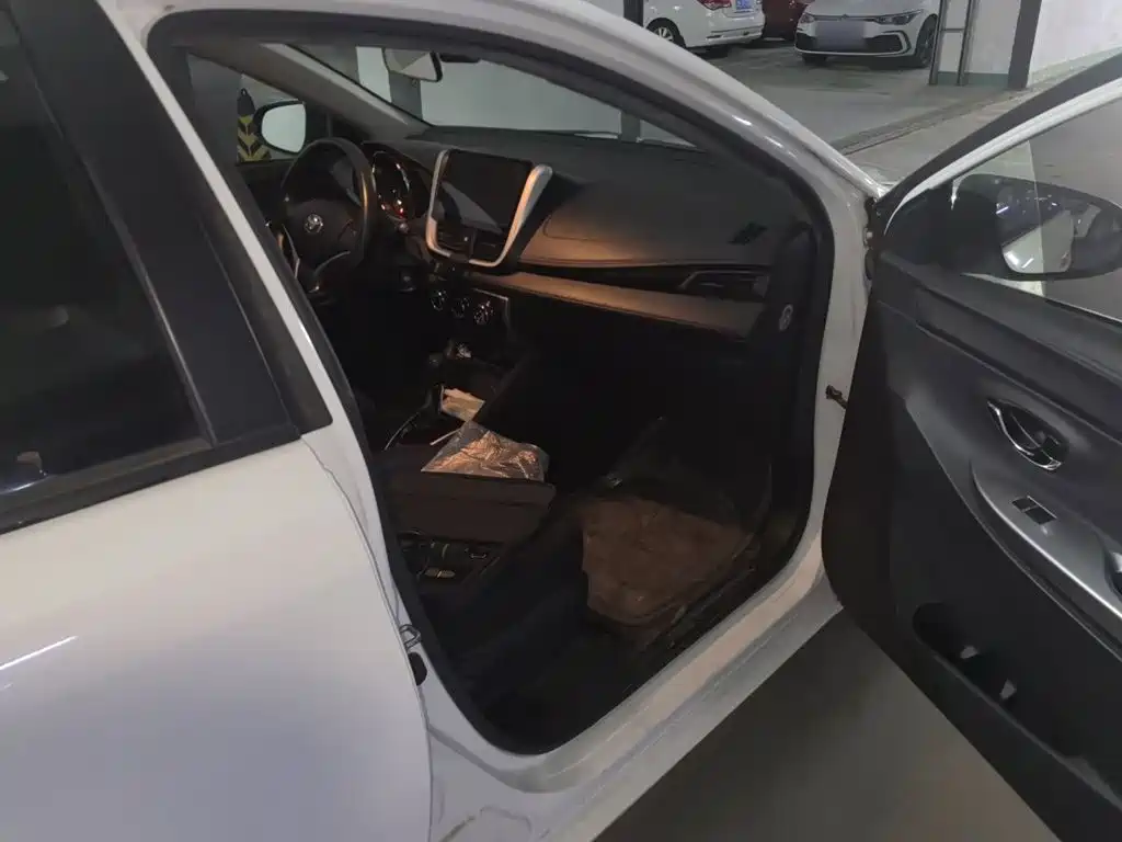 Toyota Yaris L 2018 — фото 20