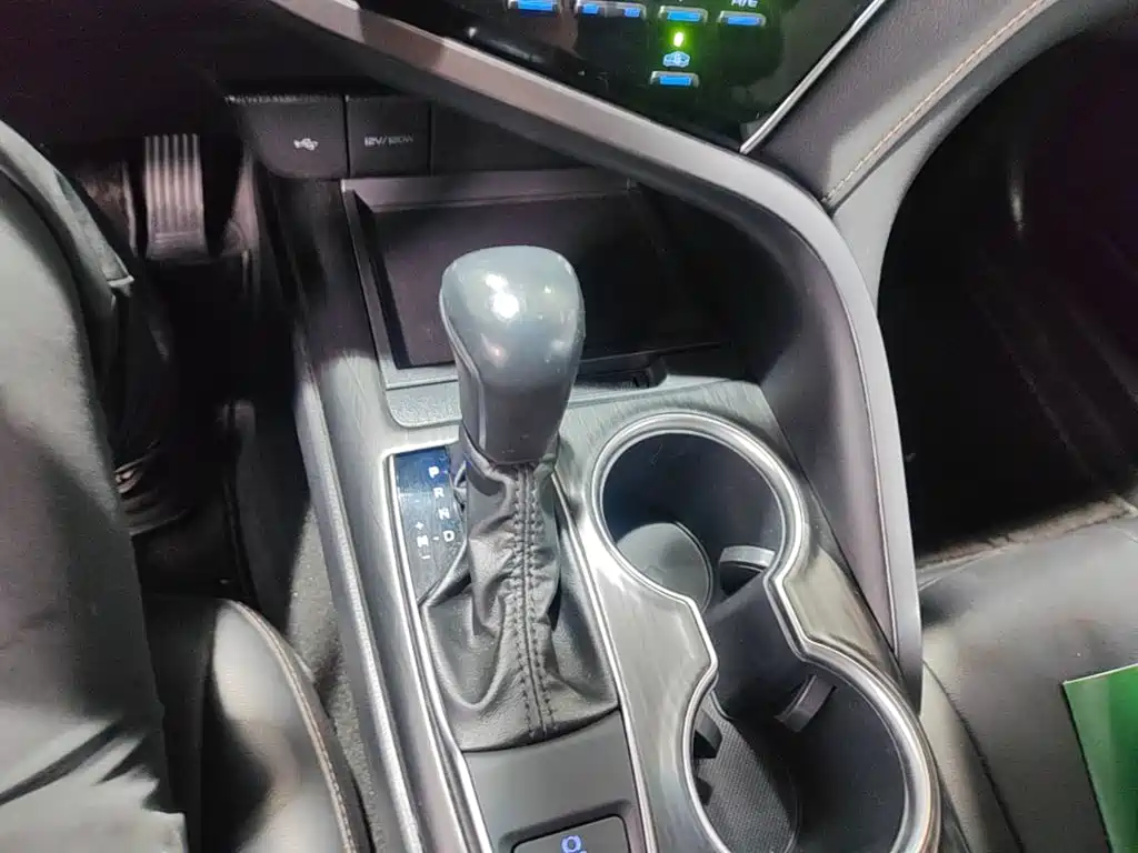 Toyota Camry 2022 — фото 10