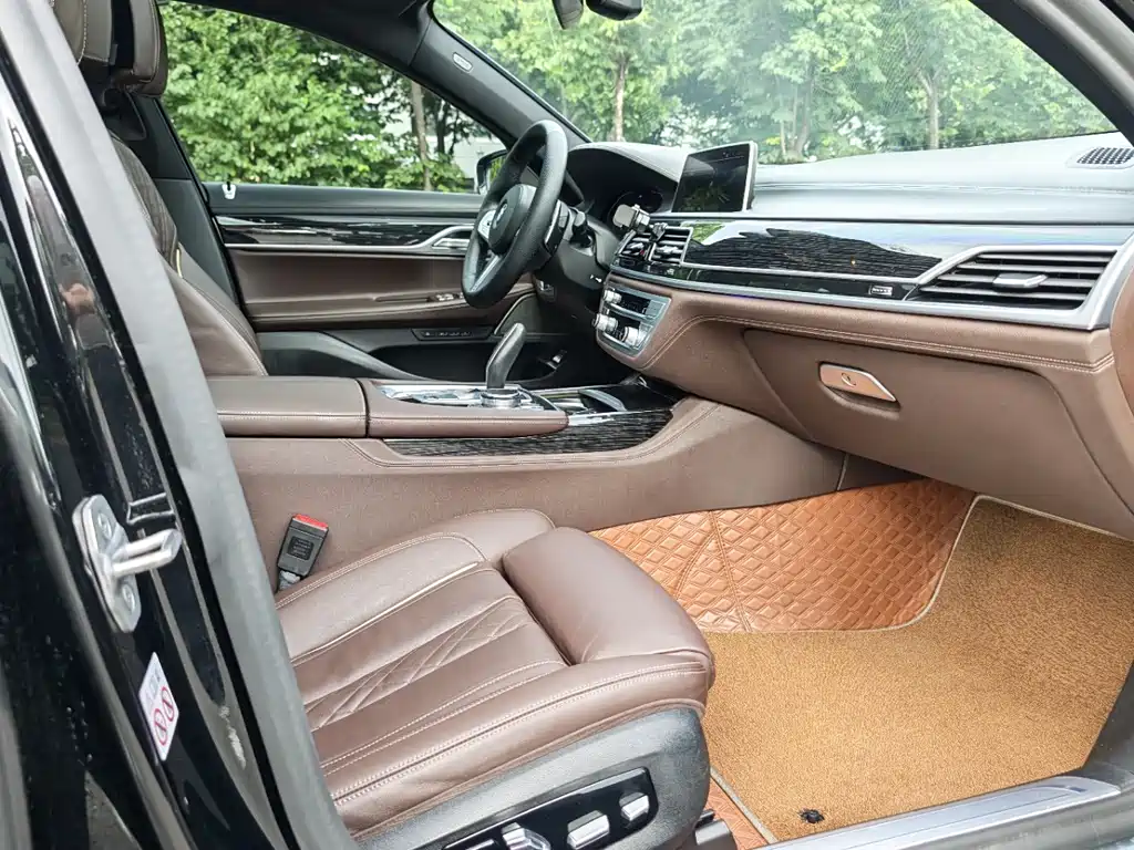BMW 7 Series 2021 — фото 17