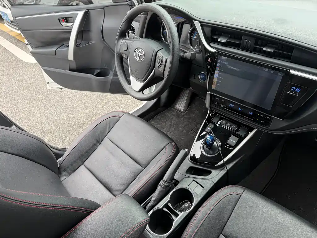 Toyota Corolla 2018 — фото 11