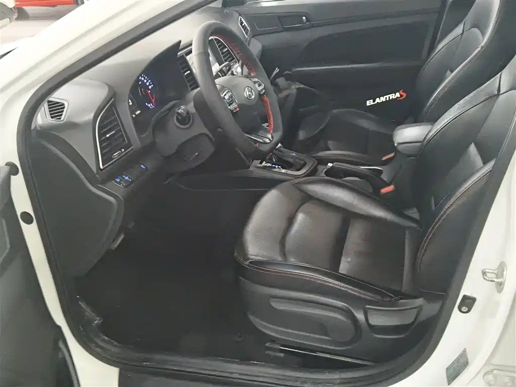 Hyundai Elantra 2019 — фото 10