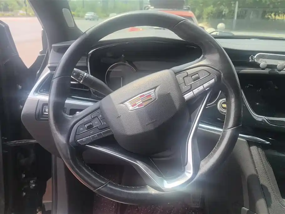 Cadillac XT6 2021 — фото 15
