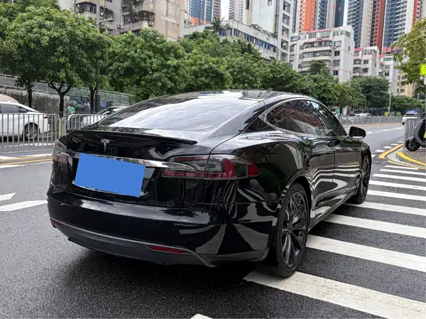 Tesla Model S 2014