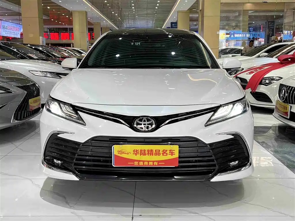 Toyota Camry 2022 — фото 2