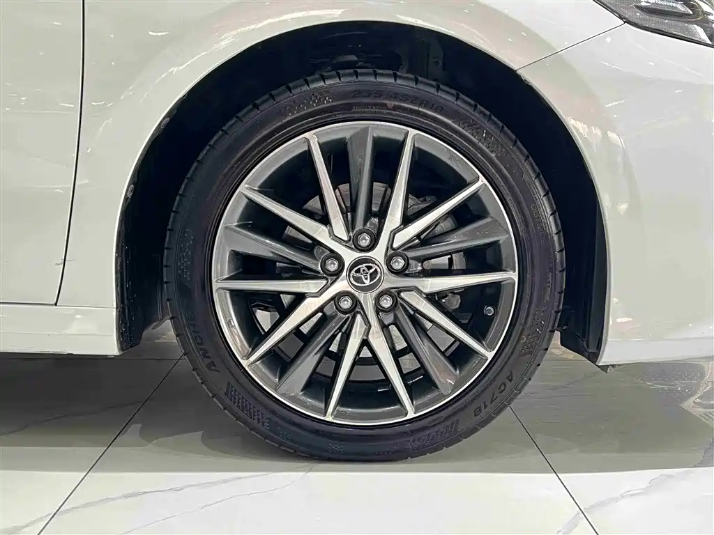 Toyota Camry 2022 — фото 9