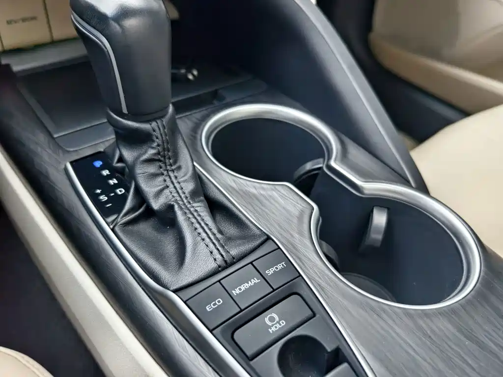 Toyota Camry 2023 — фото 16