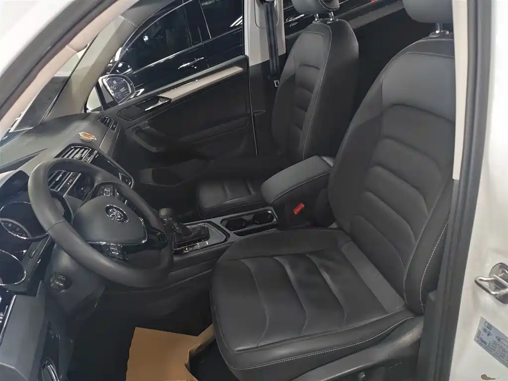 Volkswagen Tiguan L 2021 — фото 15