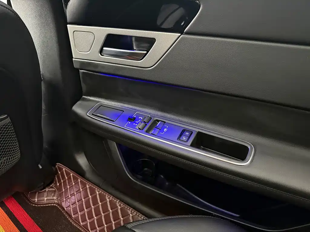 Jaguar XFL 2021 — фото 10