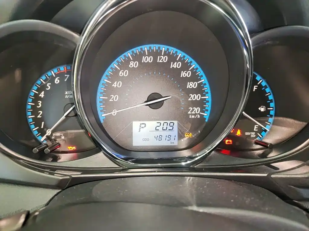 Toyota Yaris L 2018 — фото 12