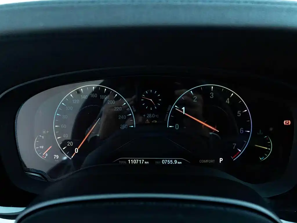 BMW 5 Series 2018 — фото 14