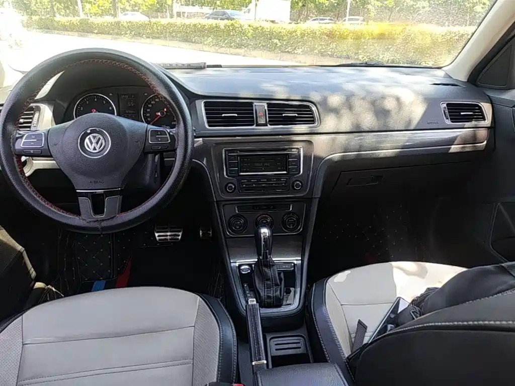 Volkswagen Cross Lavida 2015 — фото 10