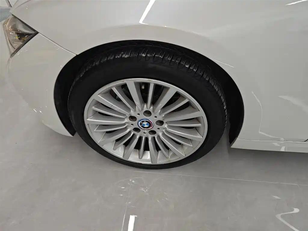BMW 3 Series 2018 — фото 23