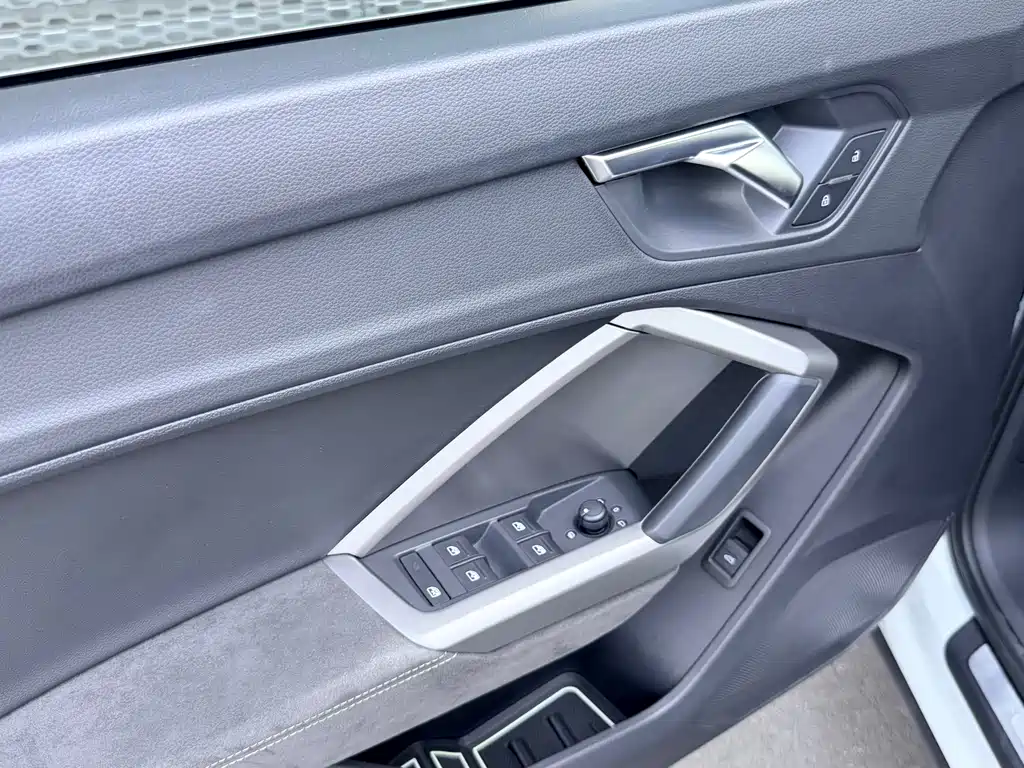 Audi Q3 2020 — фото 16