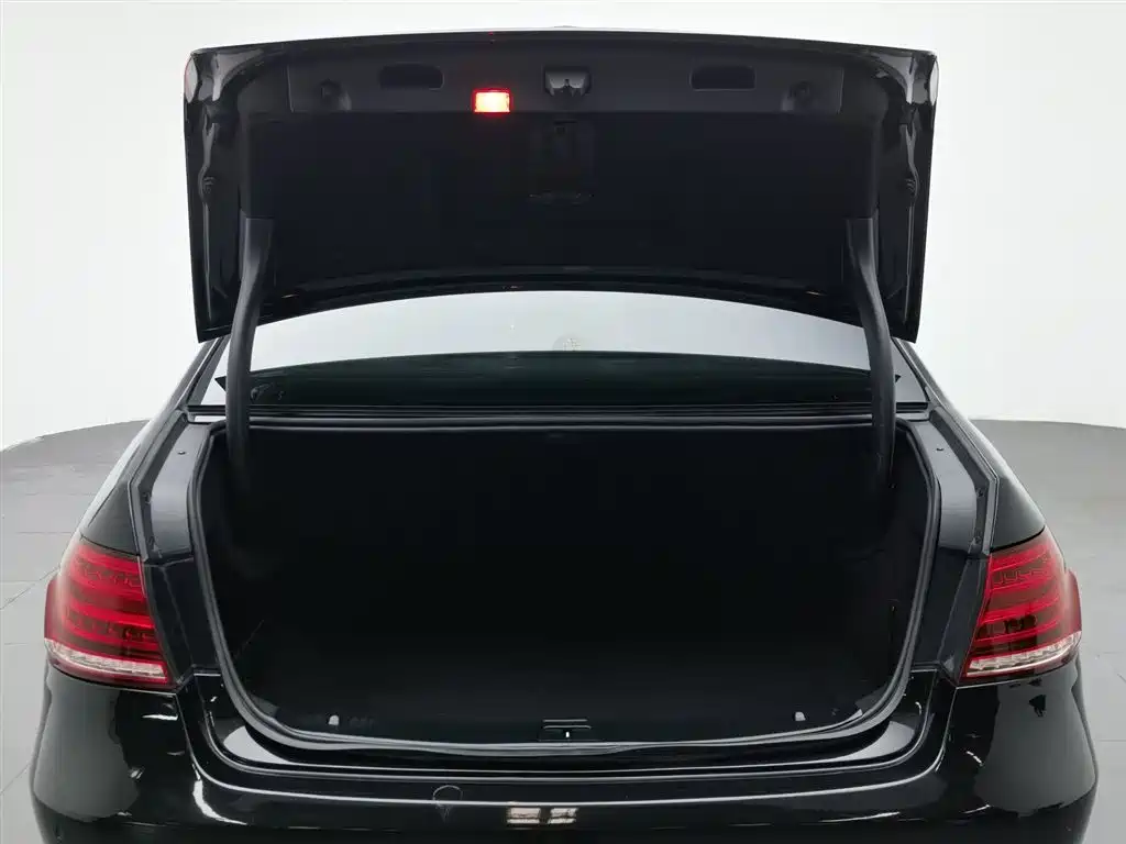 Mercedes-Benz E-Class 2015 — фото 16
