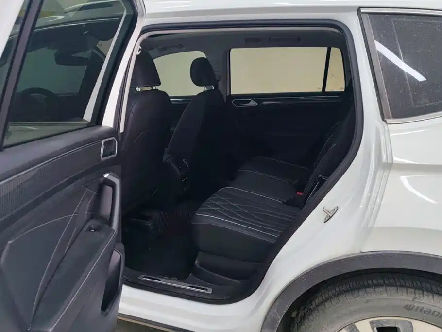 Volkswagen Tiguan L 2023 — фото 11