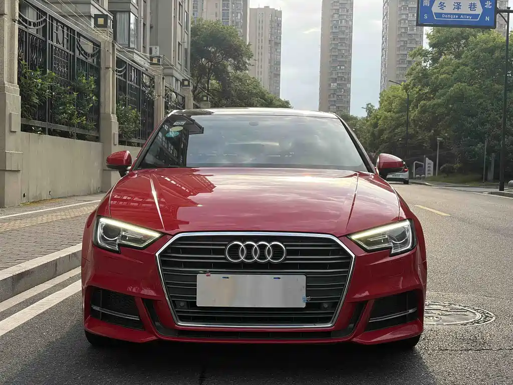 Audi A3 2018 — фото 2