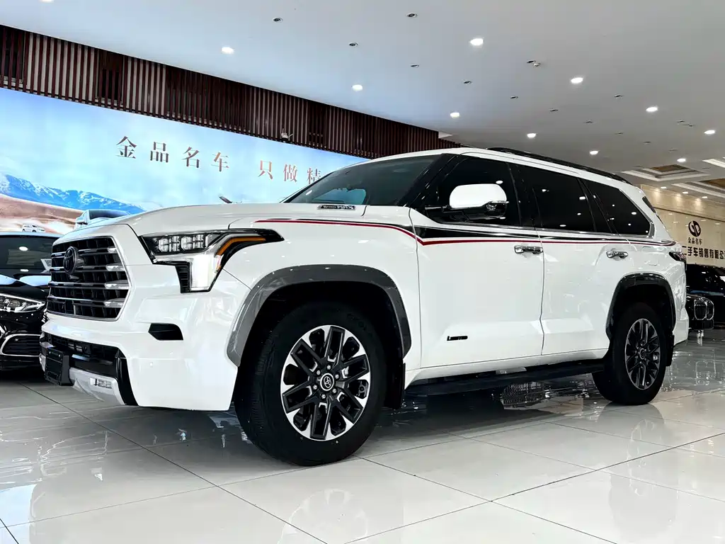 Toyota Sequoia 2023 — фото 1