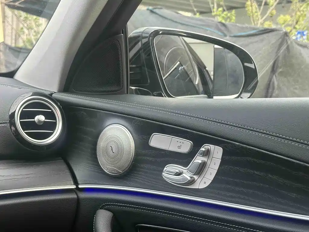Mercedes-Benz E-Class 2017 — фото 13