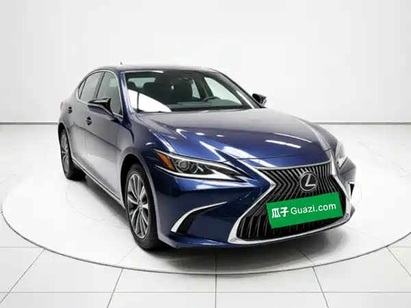 Lexus ES 2019