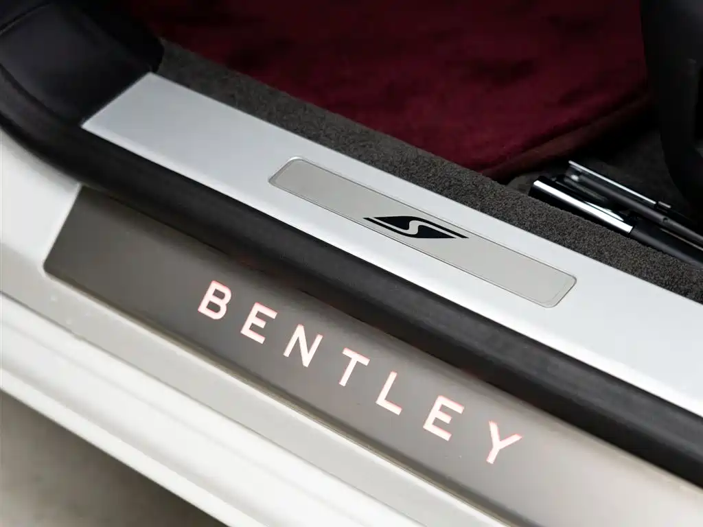 Bentley Flying Spur 2024 — фото 11