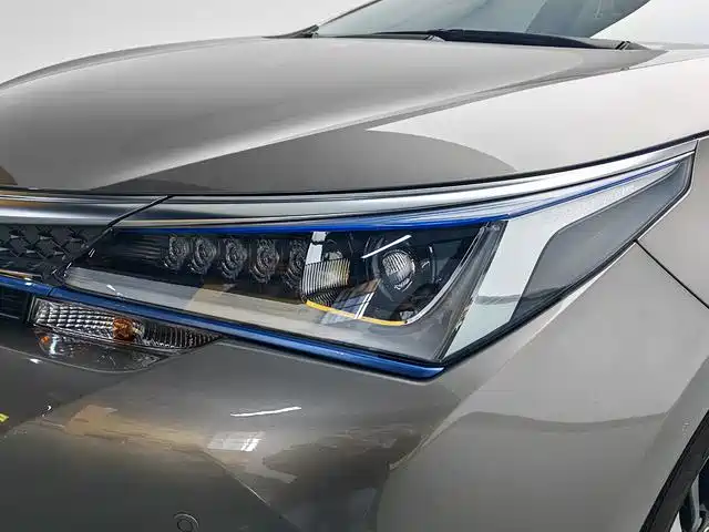 Toyota Corolla Hybrid 2022 — фото 15