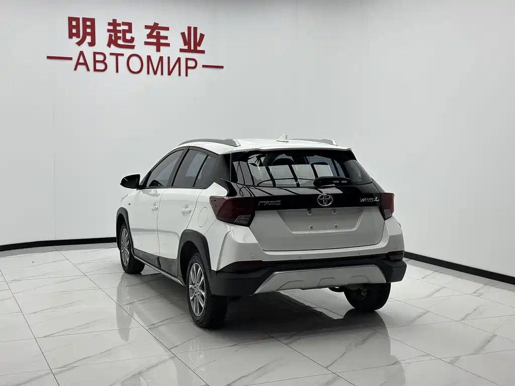 Toyota Yaris L 2022 — фото 8