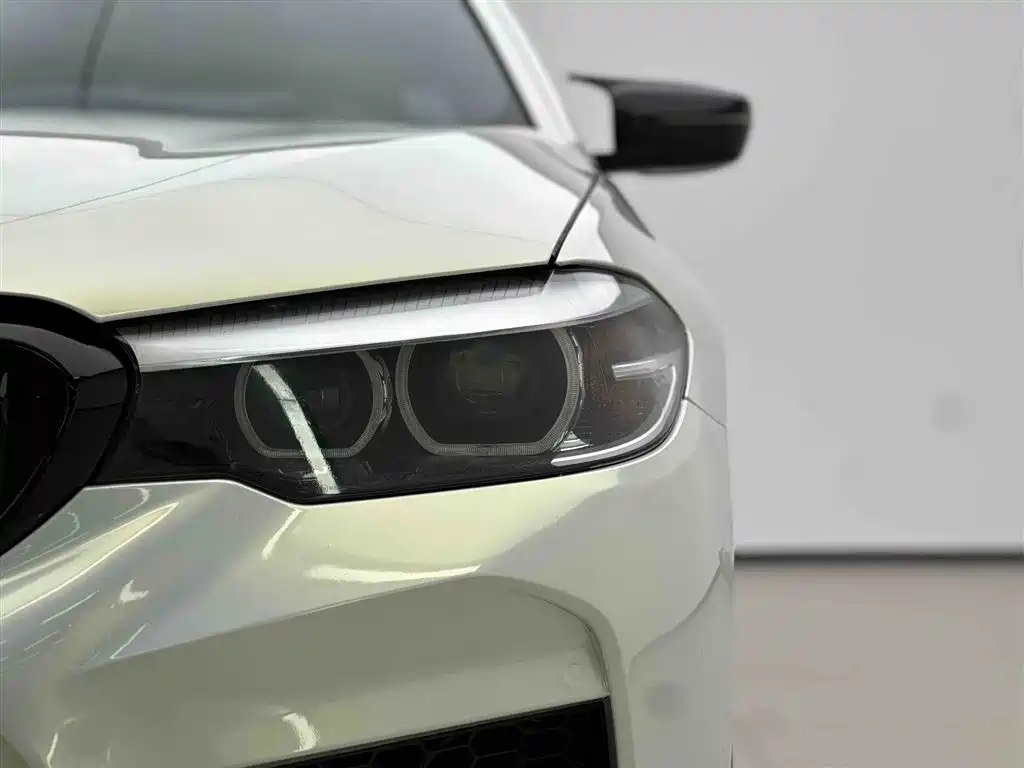 BMW 5 Series 2019 — фото 15