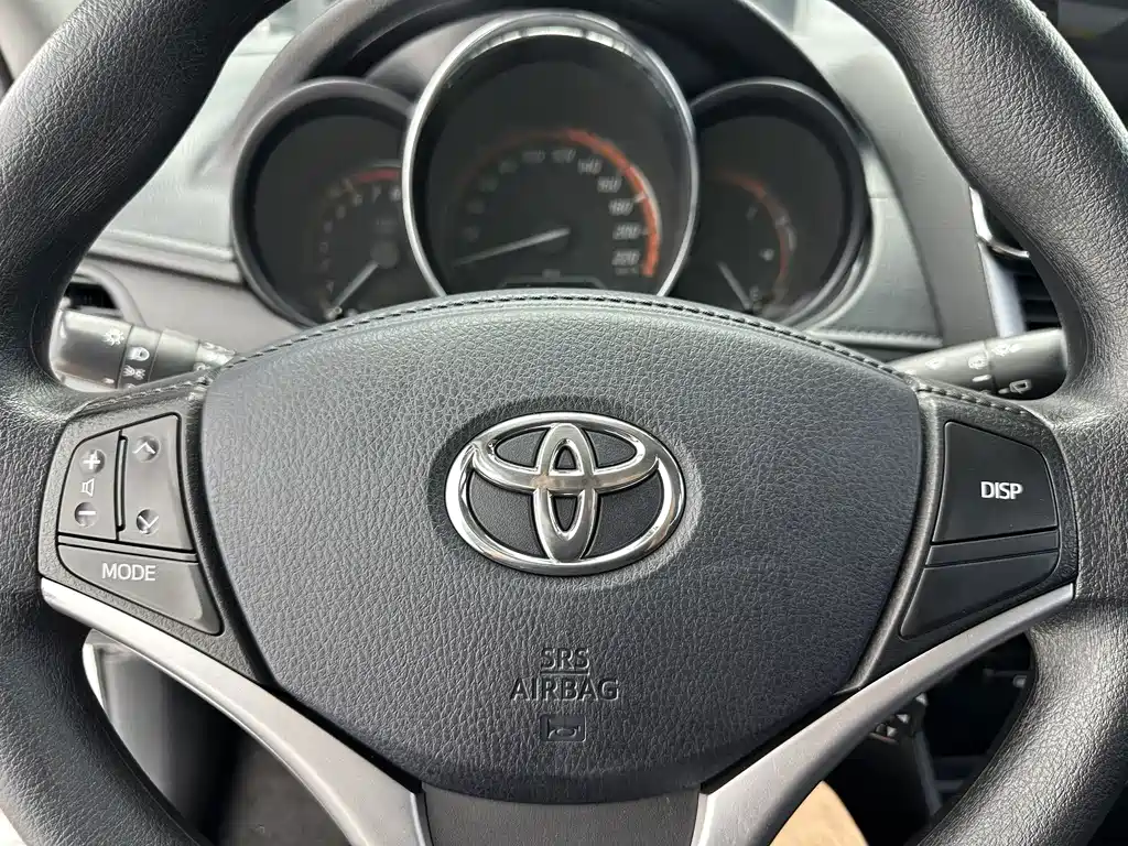 Toyota Yaris L 2022 — фото 13