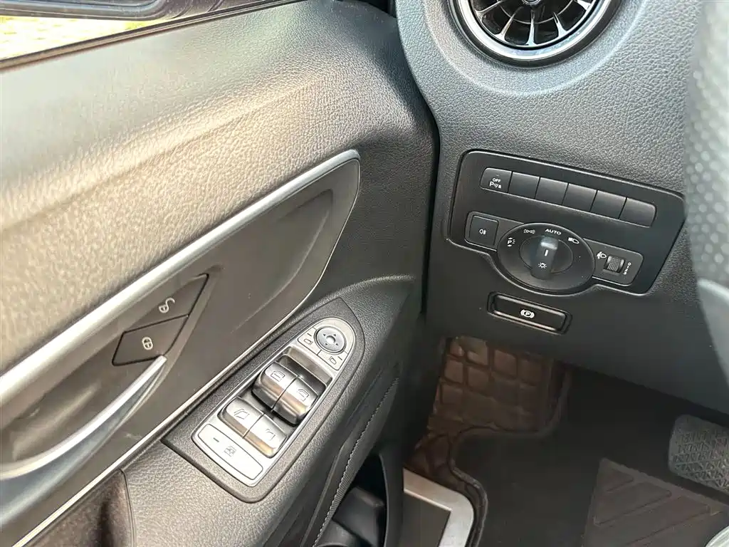 Mercedes-Benz Vito 2022 — фото 22