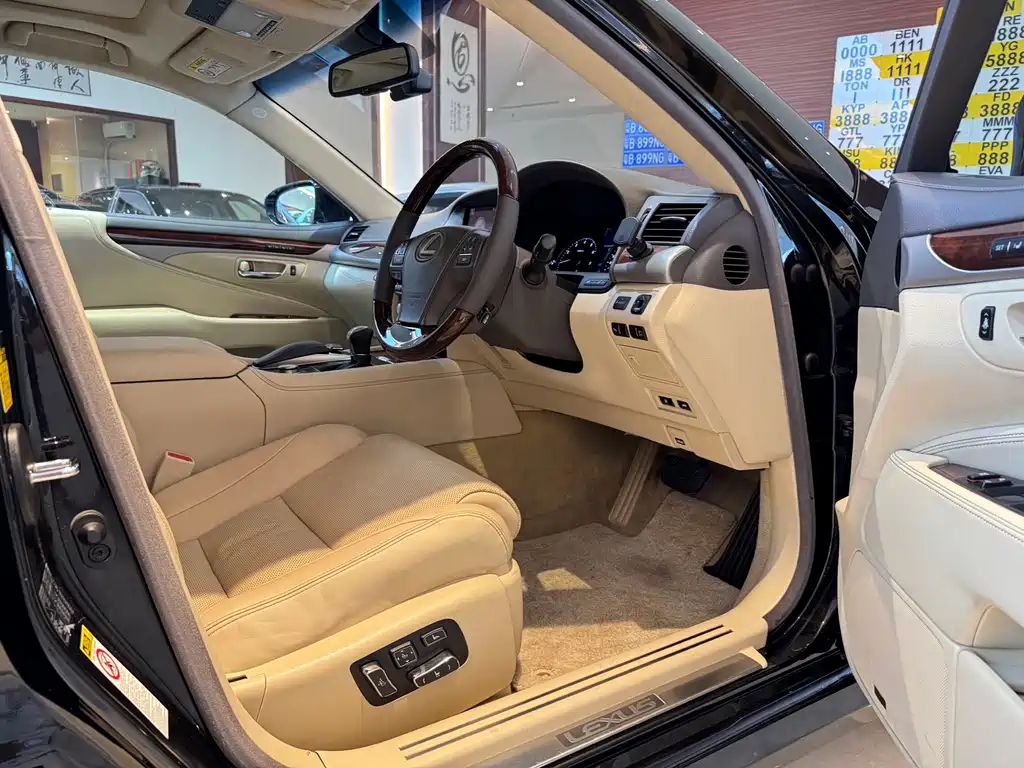 Lexus LS 2013