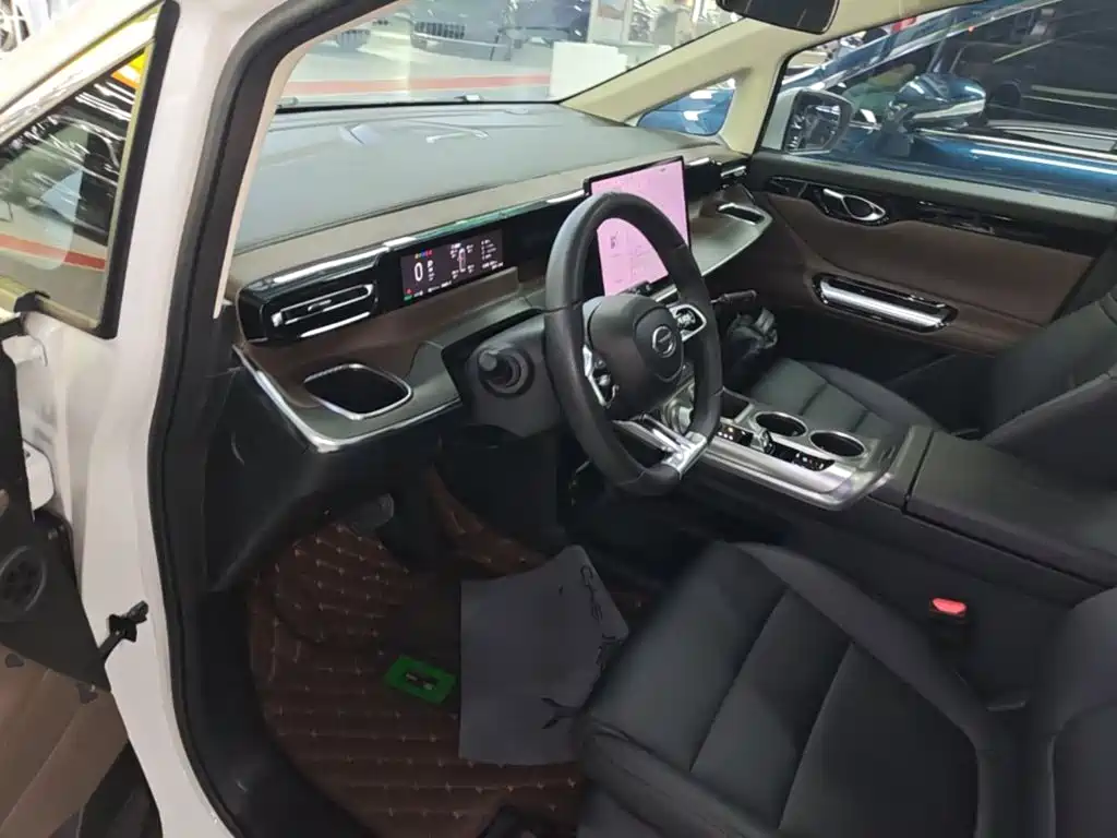 GAC Motor E8 PHEV 2025 — фото 16