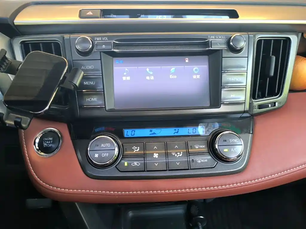 Toyota RAV4 2015 — фото 13