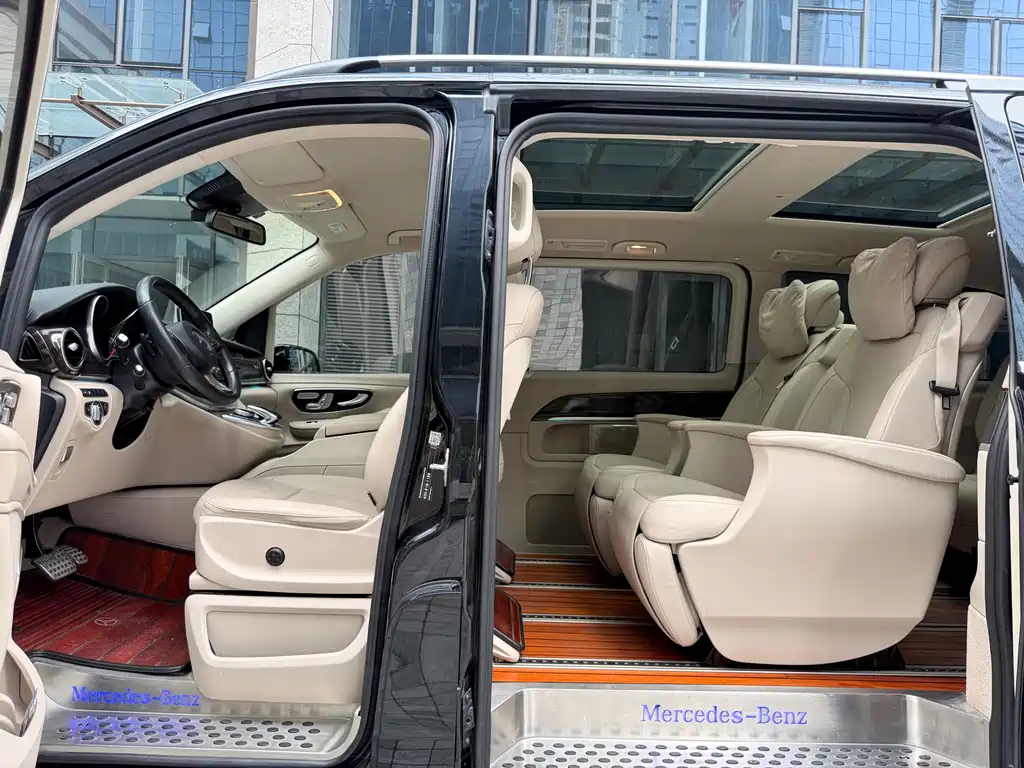 Mercedes-Benz V-Class 2020 — фото 20