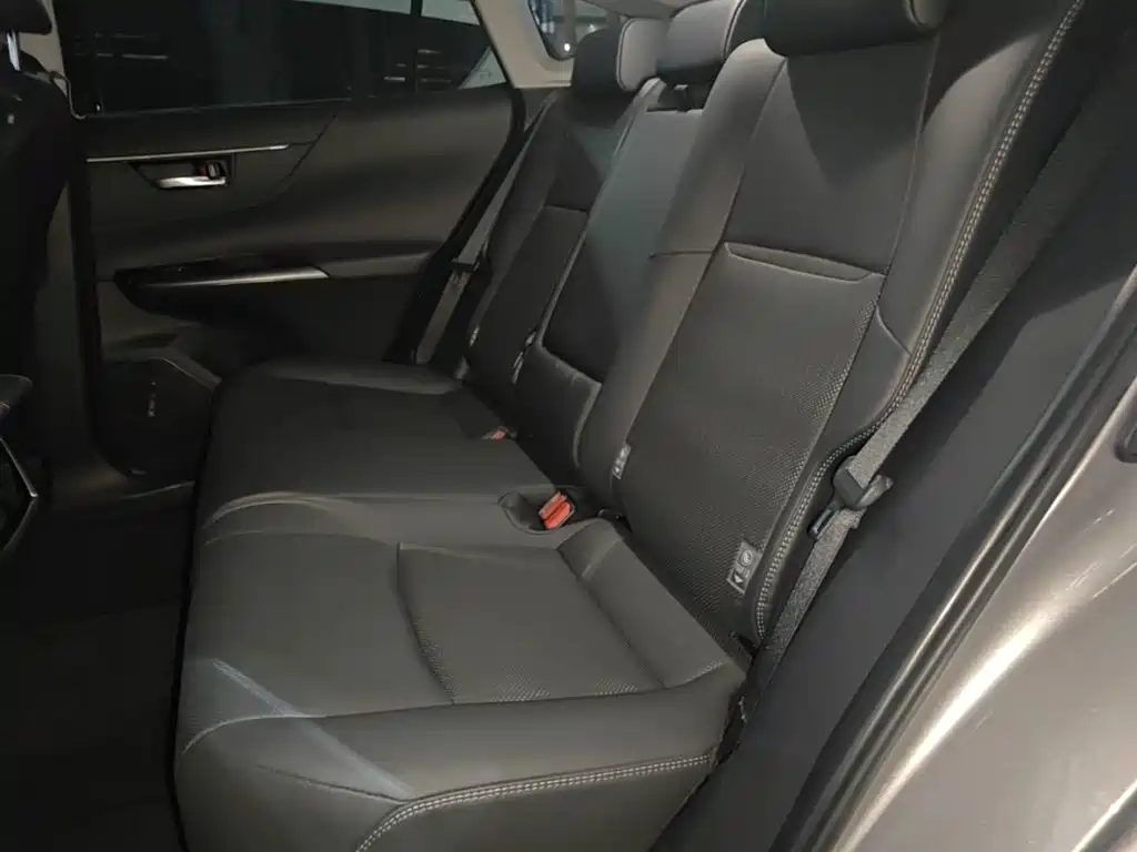 Toyota Venza 2023 — фото 17