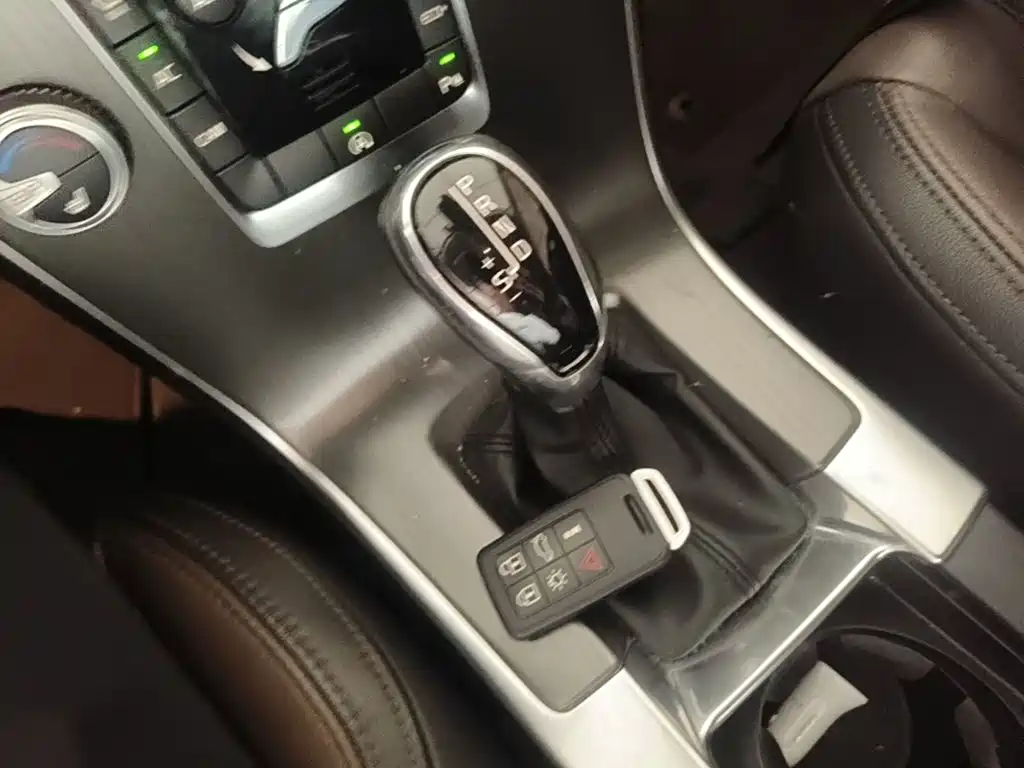 Volvo XC60 2015 — фото 14