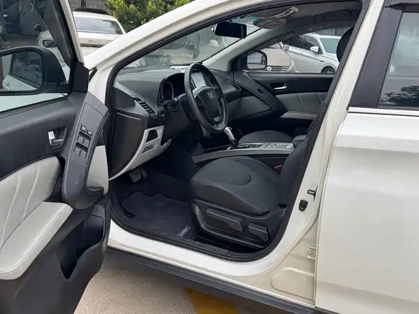 Luxgen You6 SUV 2014
