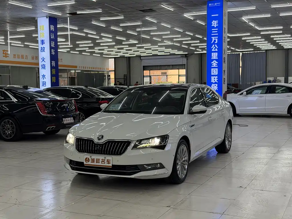 Skoda Superb 2019 — фото 1