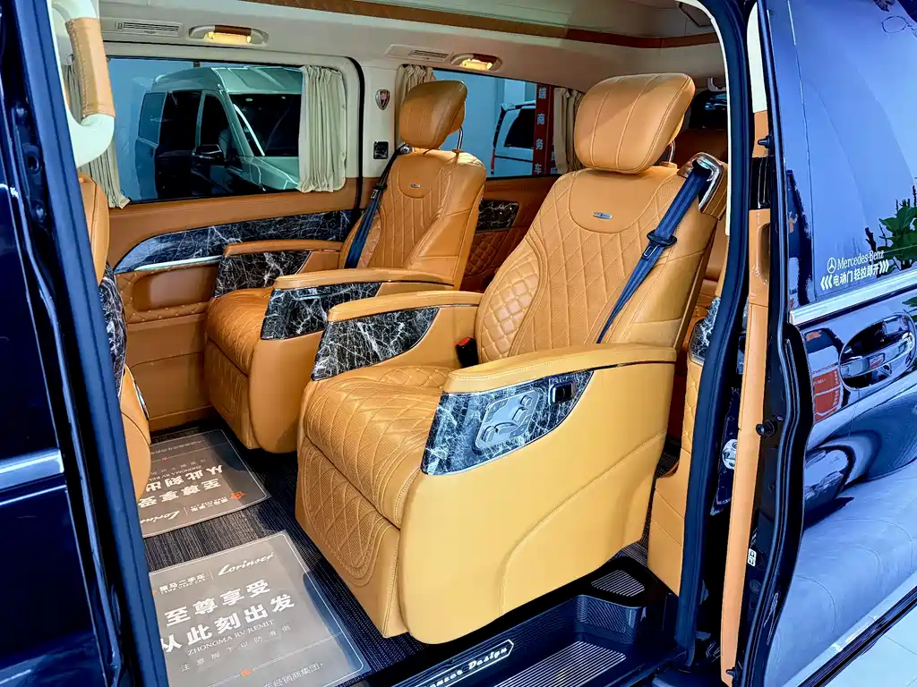 Mercedes-Benz V-Class 2023 — фото 11