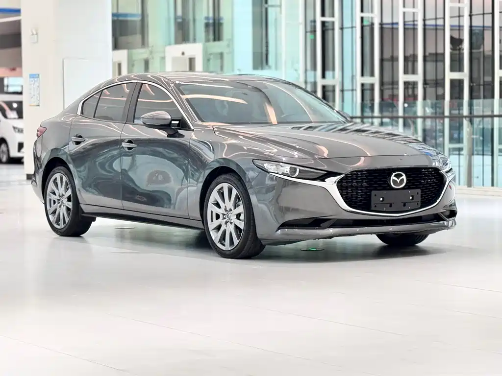 Mazda 3 Axela 2022 — фото 3