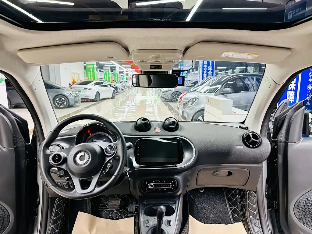 smart Fortwo 2018 — фото 17