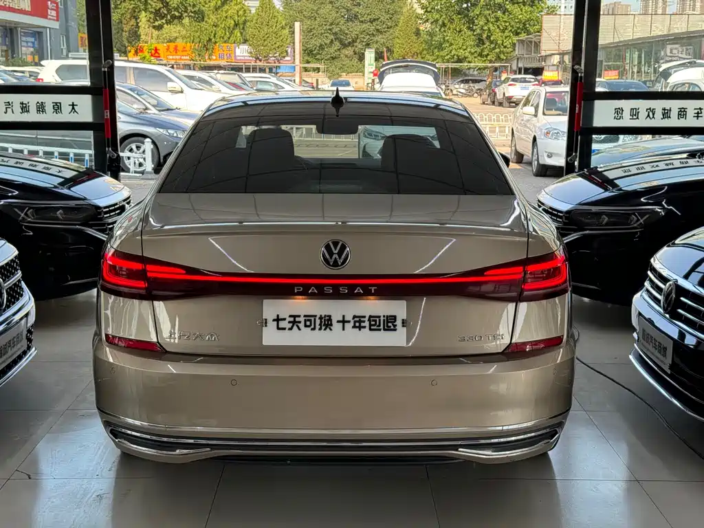 Volkswagen Passat 2022 — фото 12