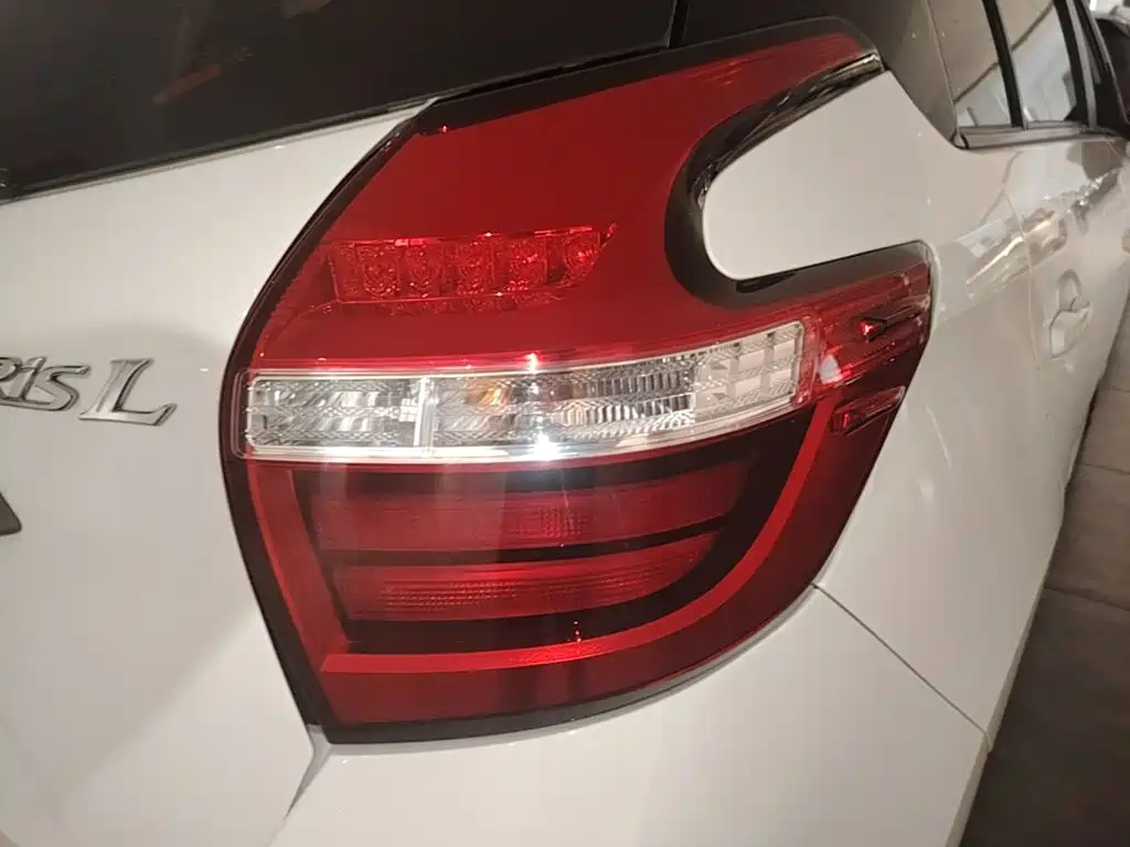 Toyota Yaris L 2023 — фото 8